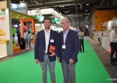 Álvaro Partida, con su padre, en representación de Partida Aduanas.